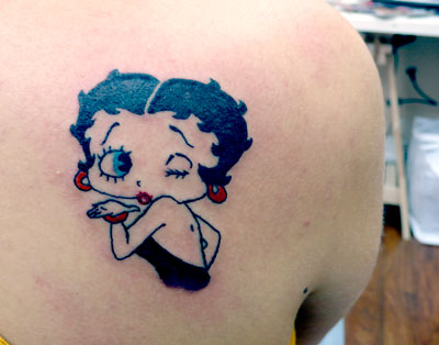 Betty Boop tattoo. Tämä oli hauska ja mielenkiintoinen tatuointityö.